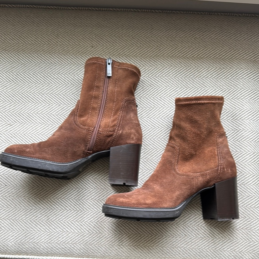Aquatalia Brown Suede Ankle Boots